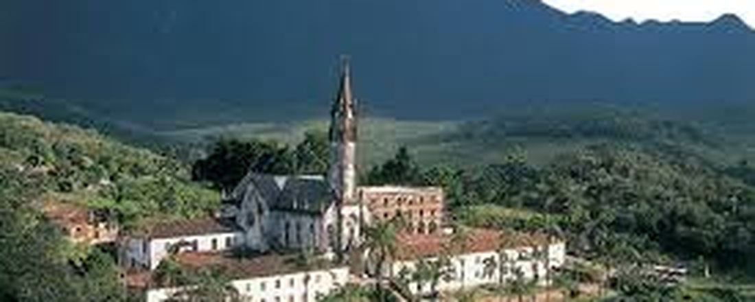 VISITA TÉCNICA SERRA DO CARAÇA: ecologia e cultura na prática docente