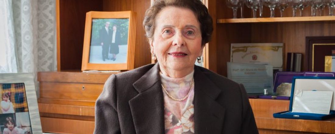 Café em comemoração aos 90 anos da Profª Maria do Rosário Knechtel