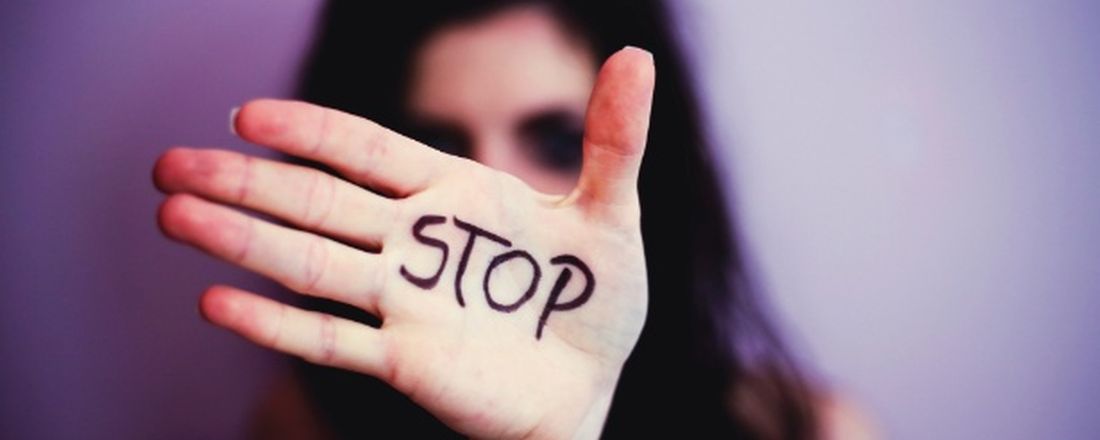 Metendo a colher em violência contra a mulher