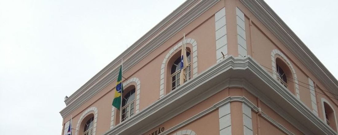 Conferência "Os embargos de divergência no CPC/2015", com o Prof. Dr. Luciano Vianna Araújo